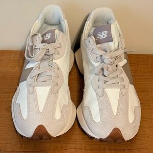 New Balance 327 Moonbeam Gum Sole Sneakers Women’s 8.5